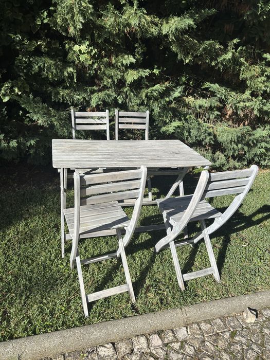 URGENTE para DESOCUPAR - 4 Cadeiras 1 Mesa