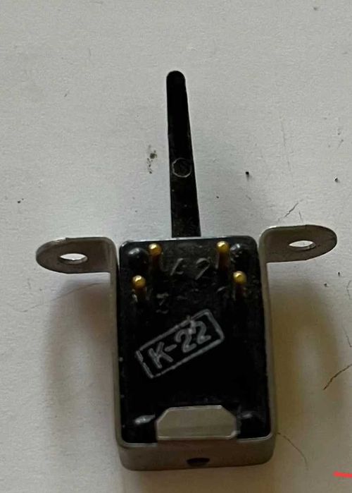 Спліттери, роз'єми (штекери та гнізда) тьохпозиційний перемикач, ручкі