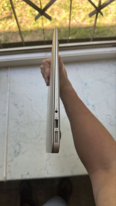 Продам MacBook Air 13 2015 года