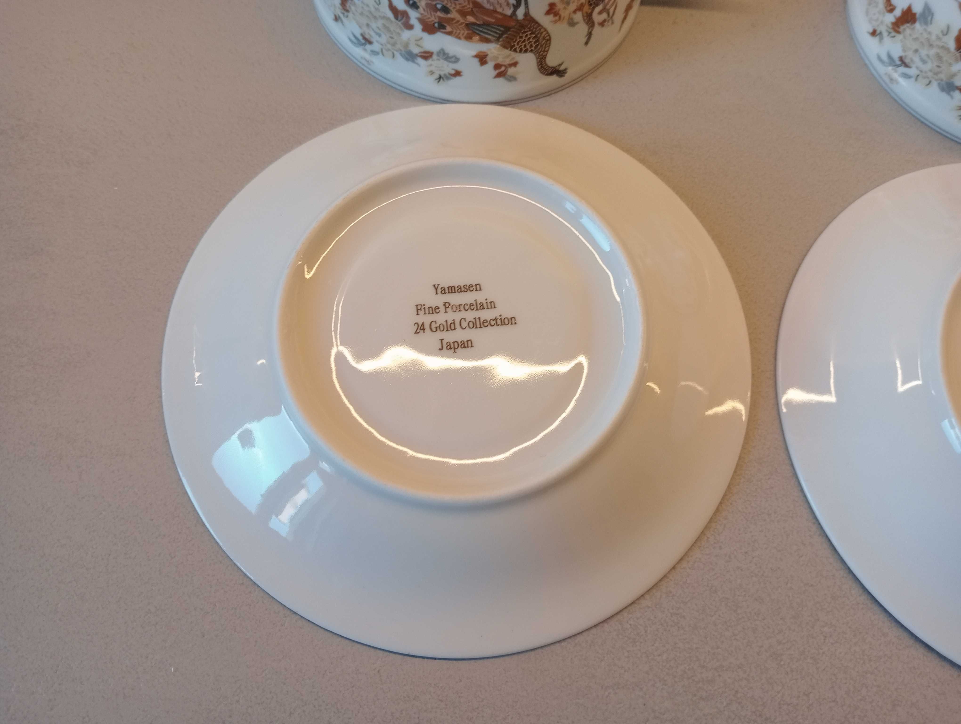 Porcelanowe filiżanki ze spodkiem (dwie sztuki)