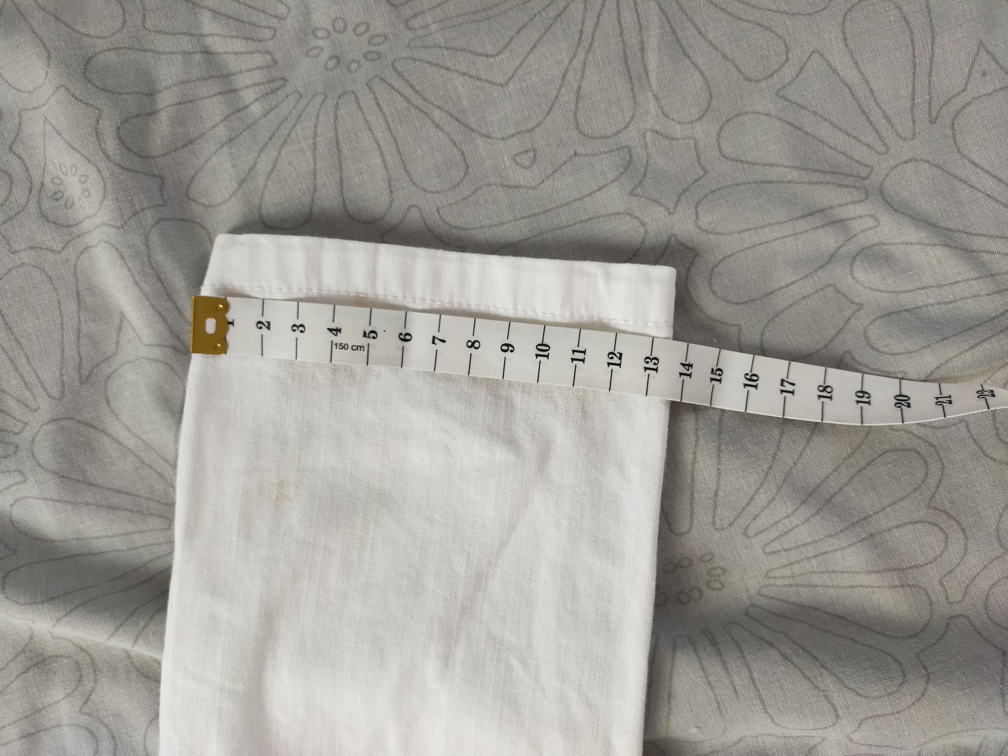 Spodnie dżinsowe biale 134 cm?