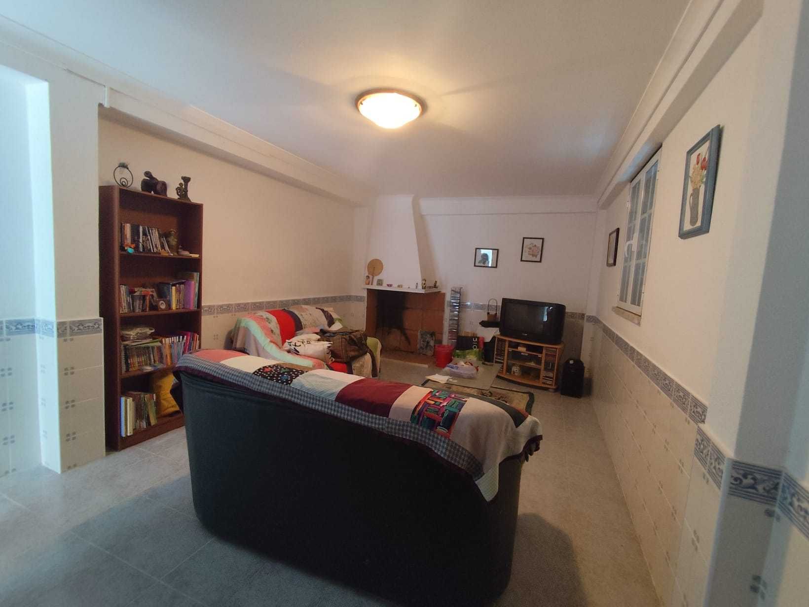 Mobília de quarto e outras divisões