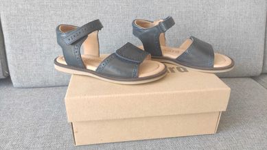 Nowe sandałki dziewczęce firmy Bisgaard rozmiar 29