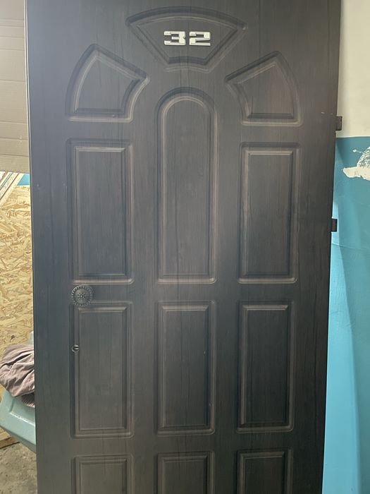 Міжкімнатні двері ( вжимані) та вхідна