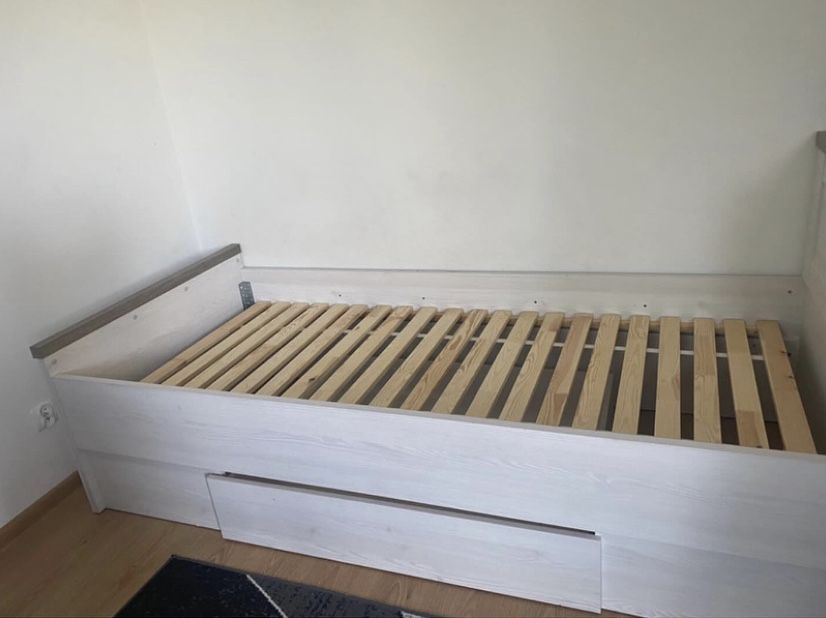 Łóżko z materacem JYSK 90/200cm