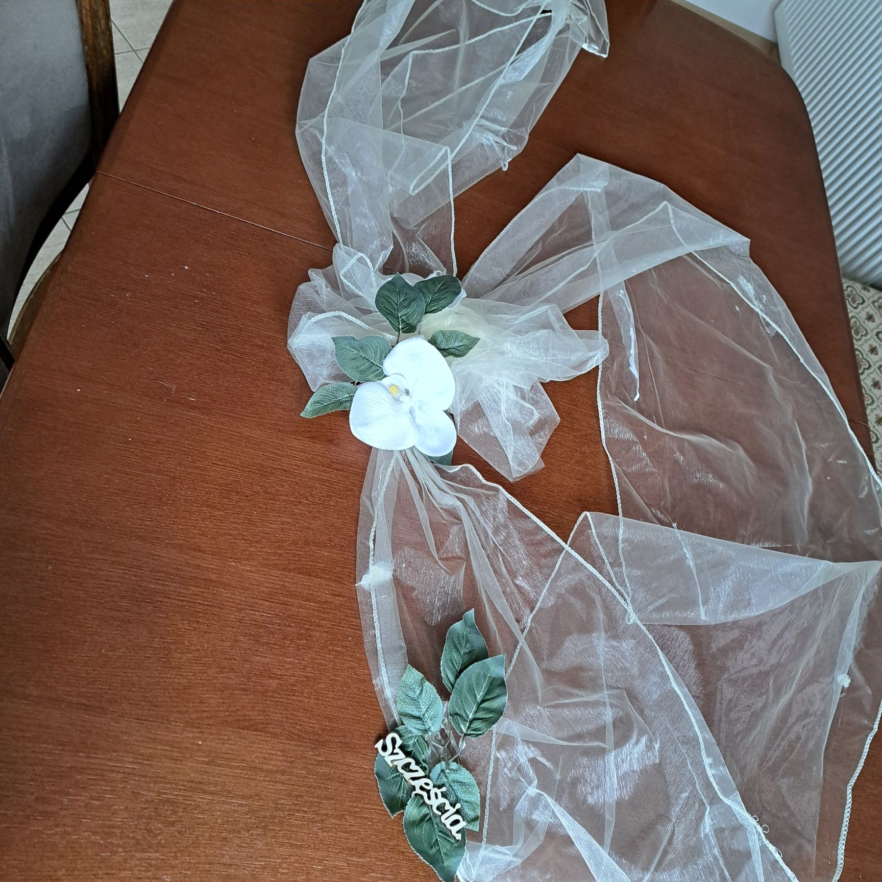 Dekoracja ślubna na maskę samochodu