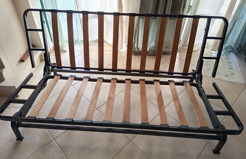 Estrutura de sofá cama