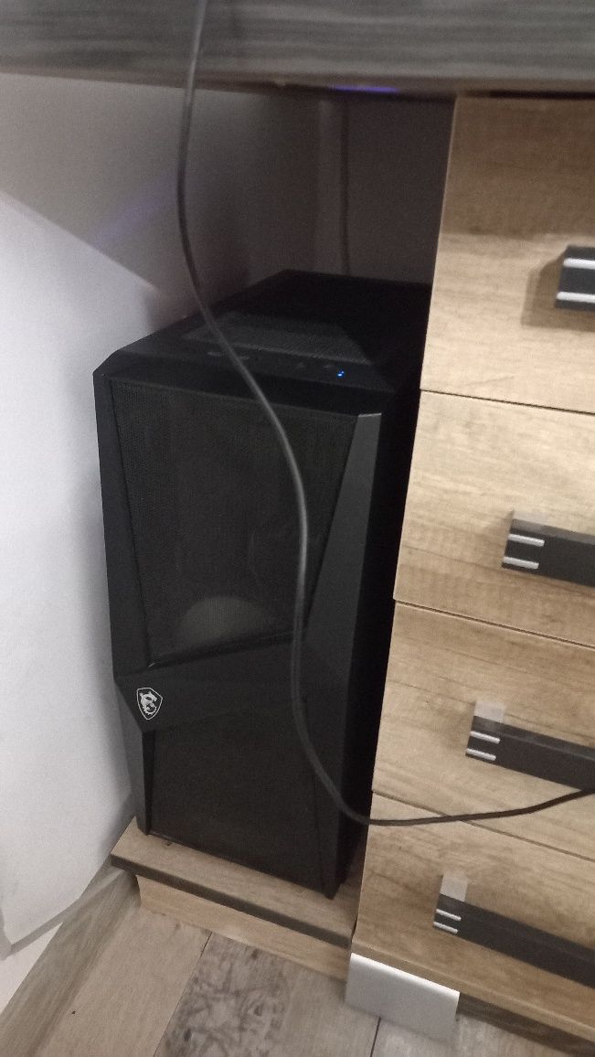 Komputer i7 8700 gtx 1050 ti, monitor, klawiatura, myszka i słuchawki