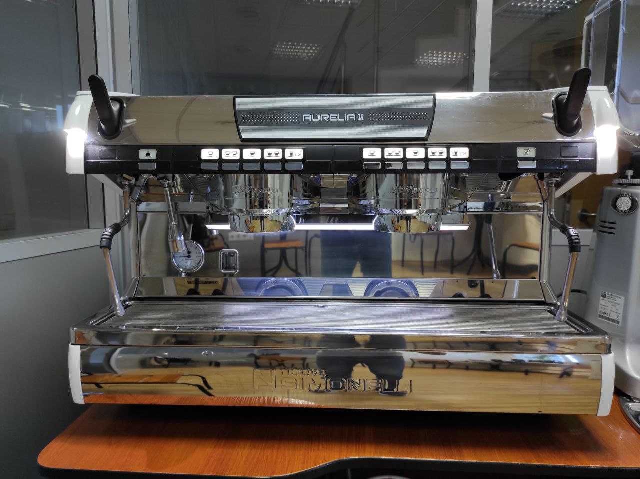 Кофемашина Nuovа Simonelli Aurelia II 2 gr. 2015