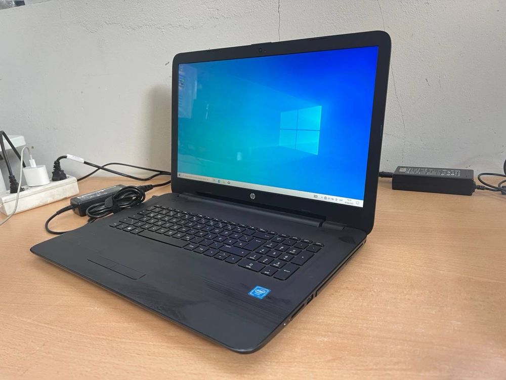 Ноутбук HP 17 / Celeron N3060 / 4 ГБ / 700 ГБ HDD