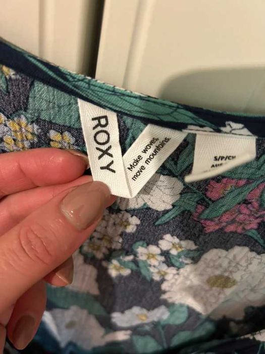 Krótka bluzka w kwiaty Roxy