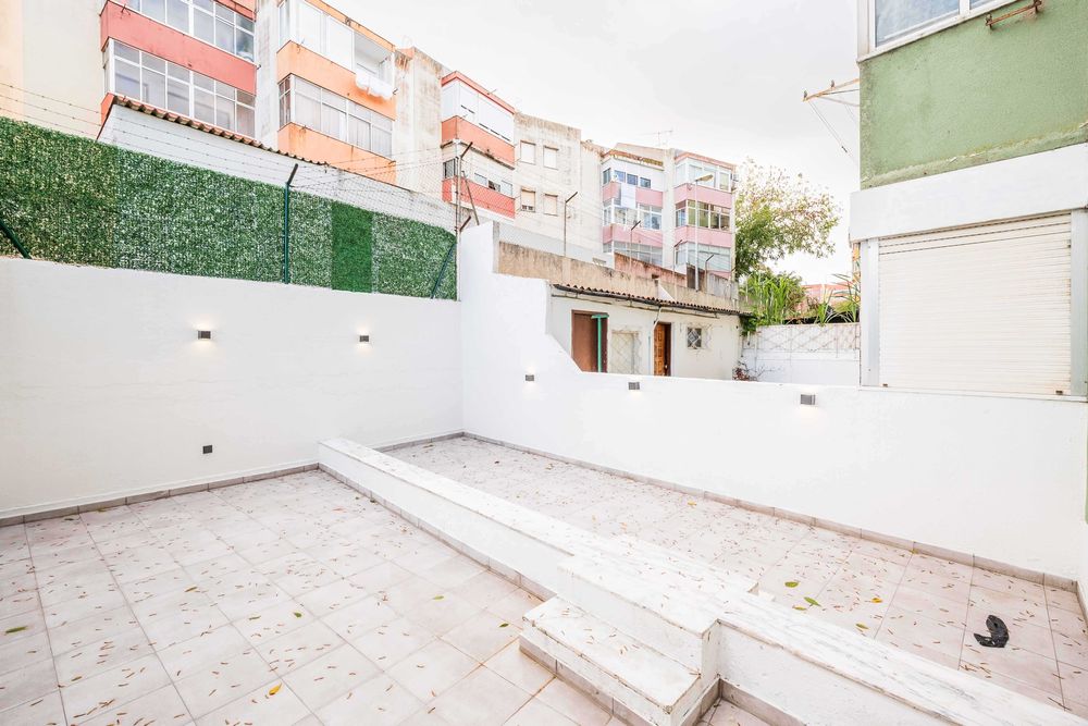 Apartamento Remodelado com Terraço e Varandas