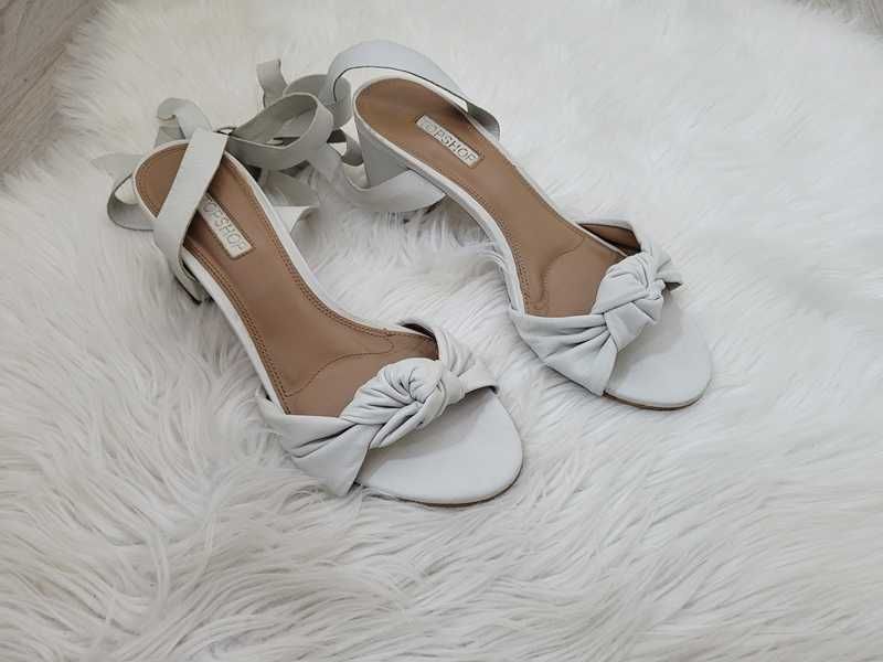 Szare, skórzane, wiązane sandały na obcasie klocku, Topshop 38 23,5 cm