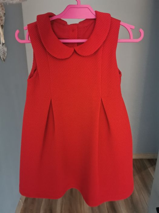 Czerwona elegancka sukienka z kołnierzykiem 86 92 98 miękka wygodna