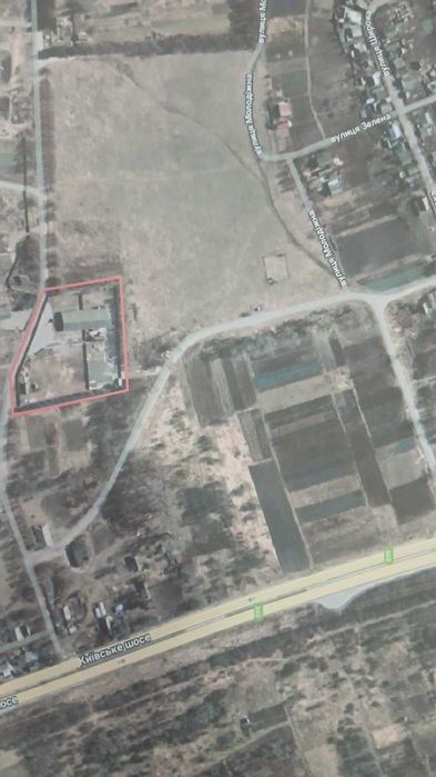 Продам приватизированный земельный участок с постройками в Равнополье