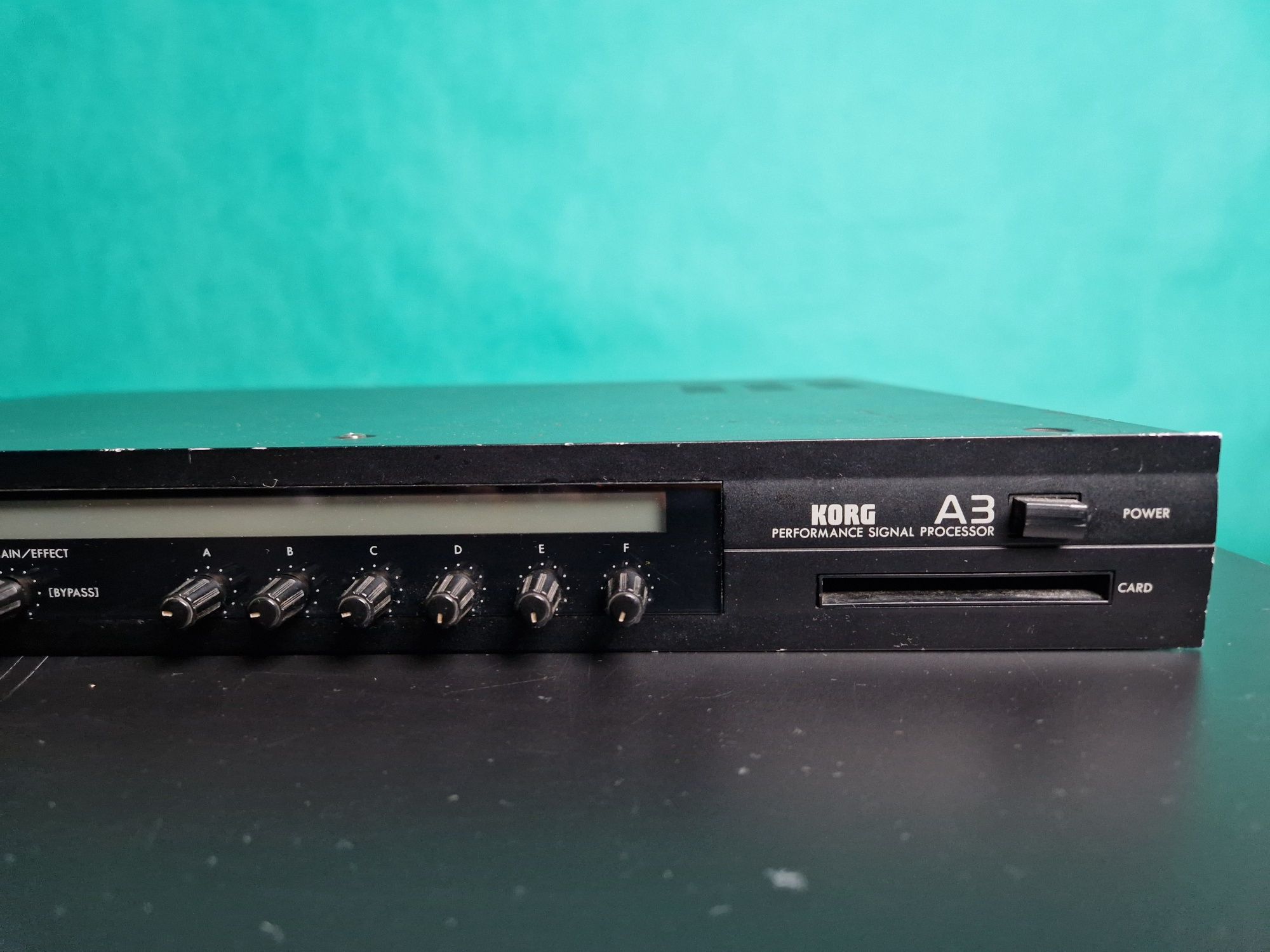 KORG A3 Multiefekt gitarowy - U2 Achtung Baby