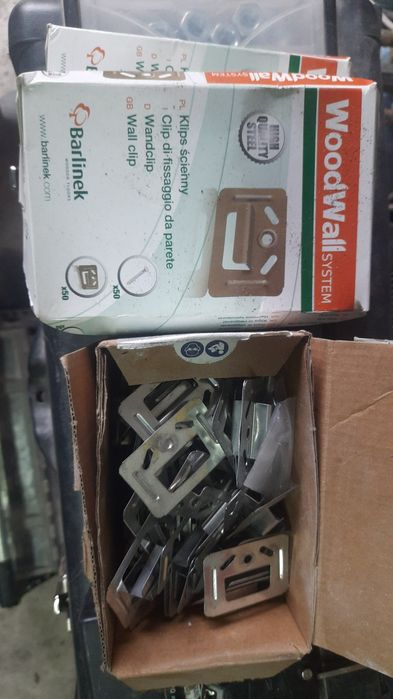 Klips scienny do deski trójwarstwowej barlineckiej