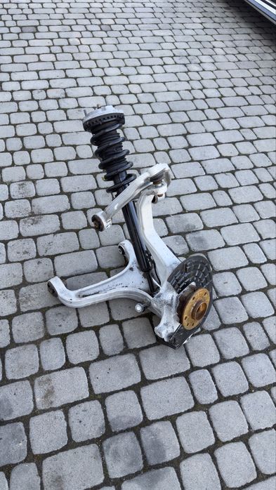 Zwrotnica Maserati Ghibli Quatroporte Przód Lewa amartyzator wahacz