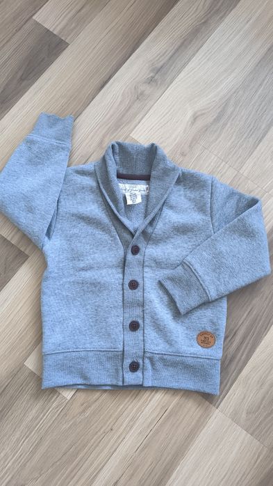 Elegancki szary sweter na różne okazje