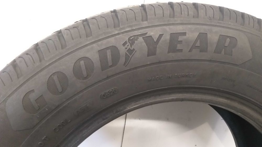 3042 sztuka 215/65R16C GoodYear Efficient Grip Cargo dot.0520r.