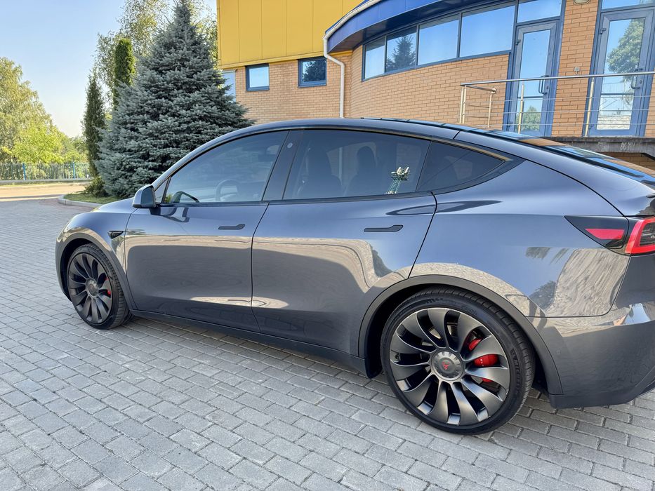 Tesla Y Performence