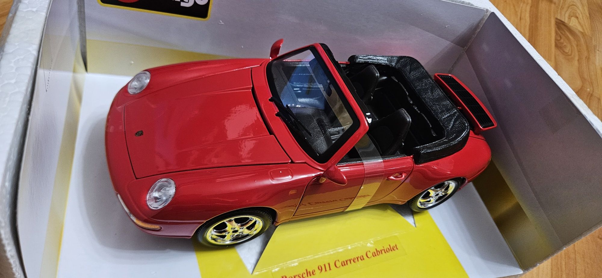 1:18 Burago Porsche 911 Carrera Cabriolet