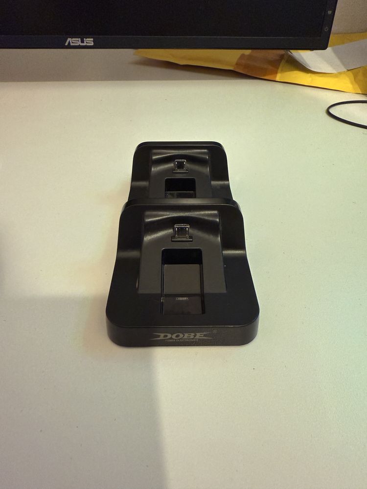 2 Comandos playstation 4 e base de carregamento