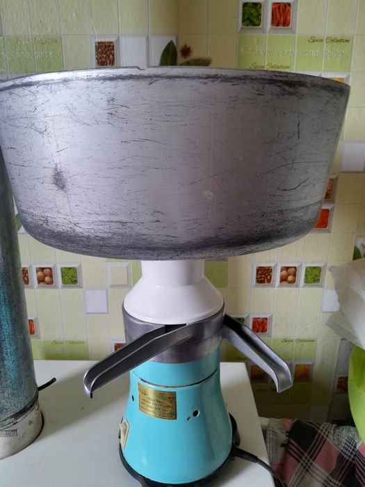 Продам сепаратор для молока " Мотор  Січ" у гарному  стані