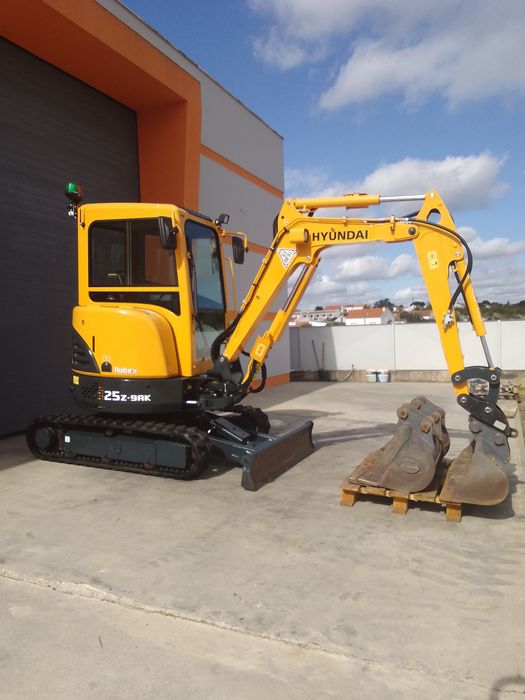 Mini giratória escavadora Hyundai 2023 Apenas 405h