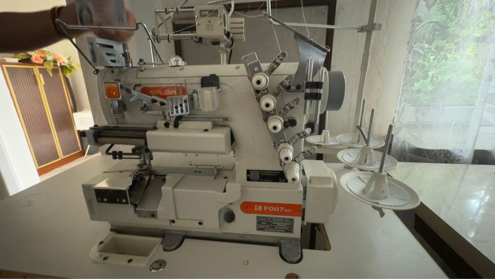 Renderka Siruba F007KD – profesjonalna do odzieży i bielizny