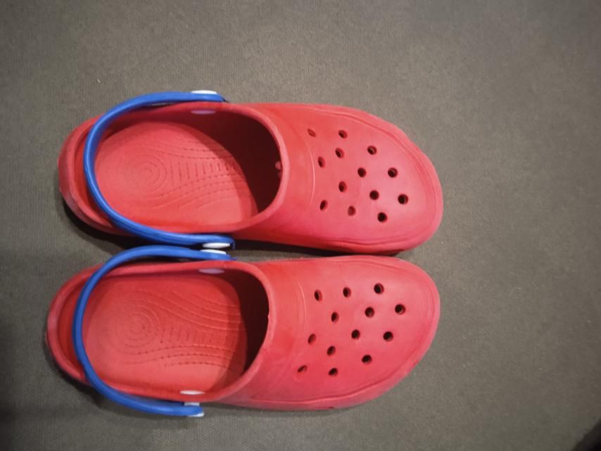 Продам кроксы р.33