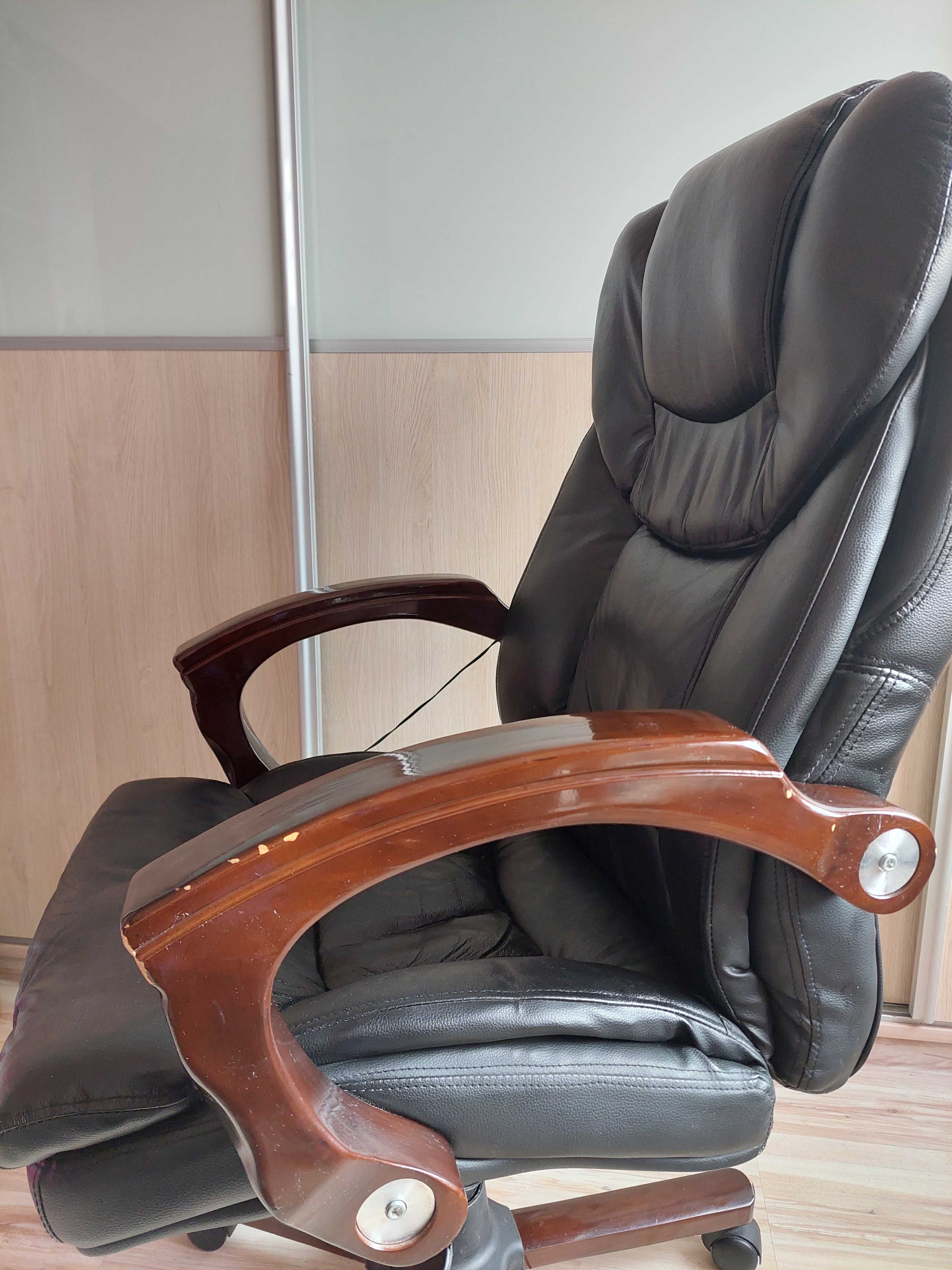 Fotel obrotowy skórzany z masażem