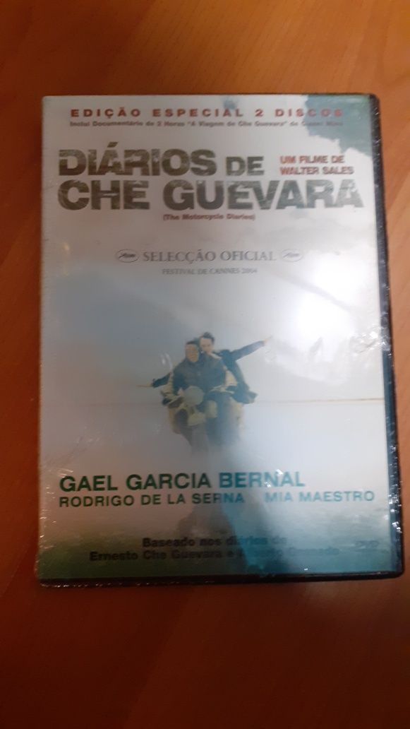 4 Cassetes vhs e 3 dvds filmes