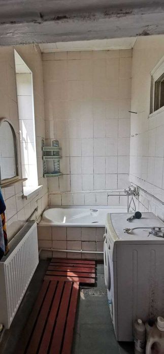 Продається двоповерховий будинок біля ЖД вокзалу