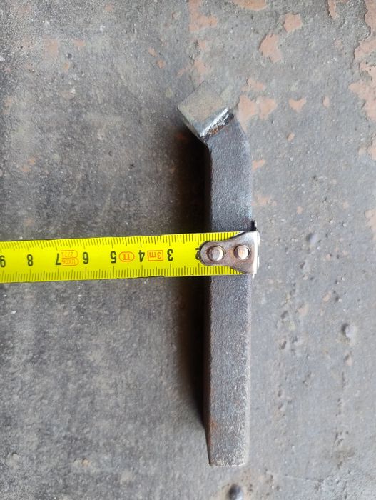 Резец проходной с напаянной пластиной из твердого сплава