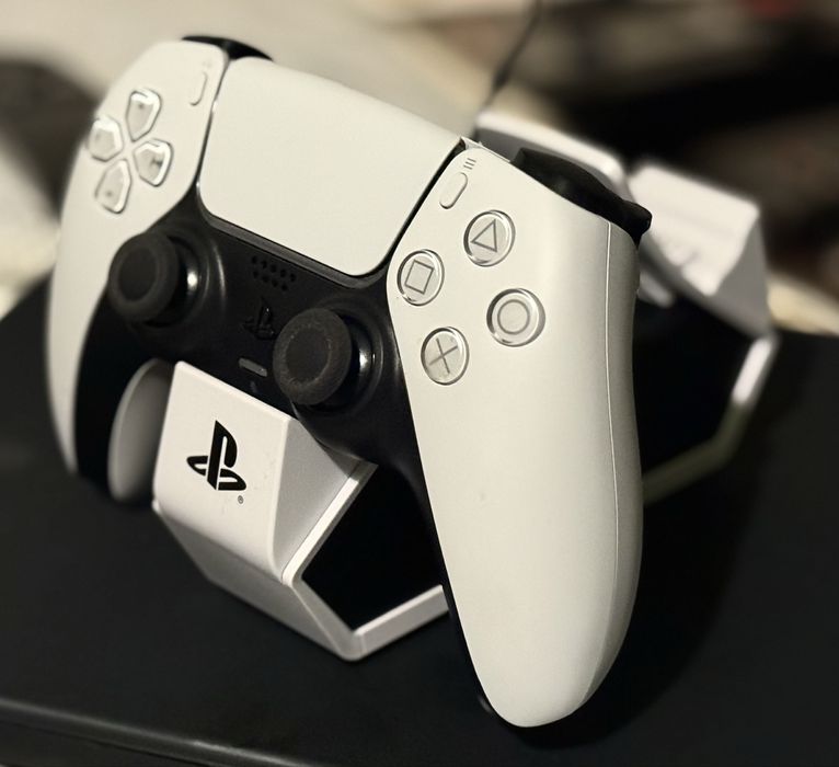 Playstation 5 (PS5 1Tb edicao disco + dock + 3 jogos)