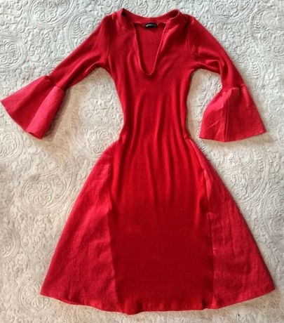 Zmysłowa czerwona sukienka