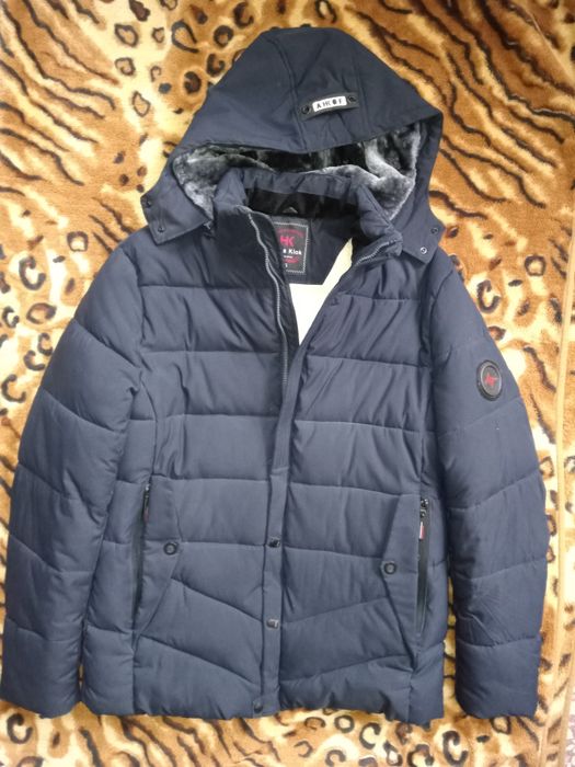 Тепла зимова чоловіча куртка.