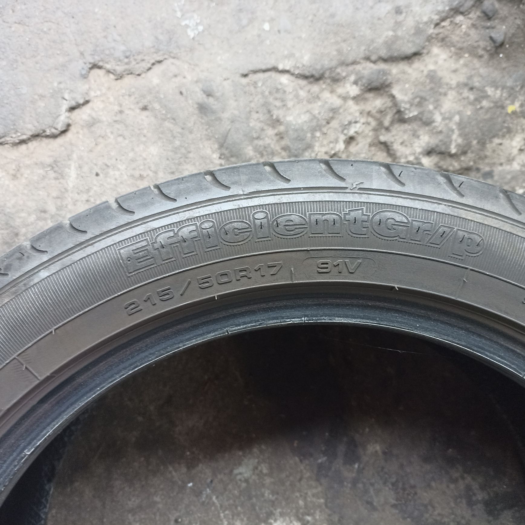 Para opon 215/50/17 Goodyear EfficientGrip