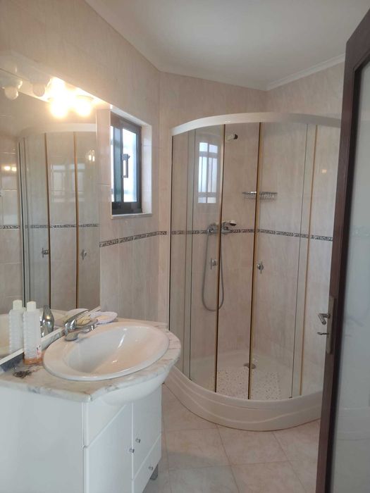 Casa Remodelada com 2 pisos – Carregado - Alenquer