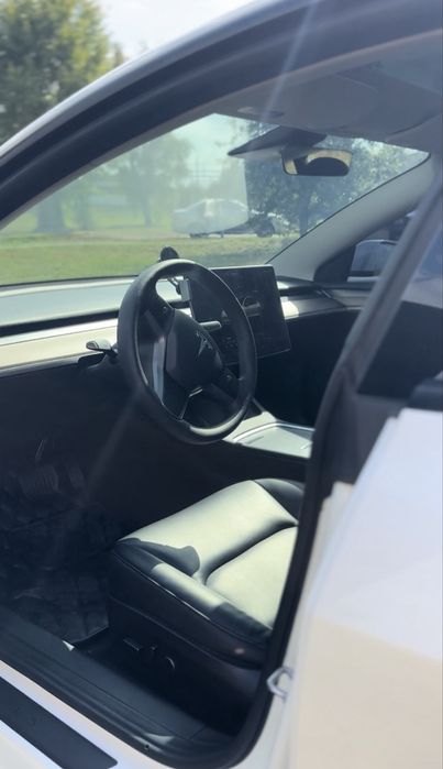 Оренда Tesla Model 3 2022 Long Range