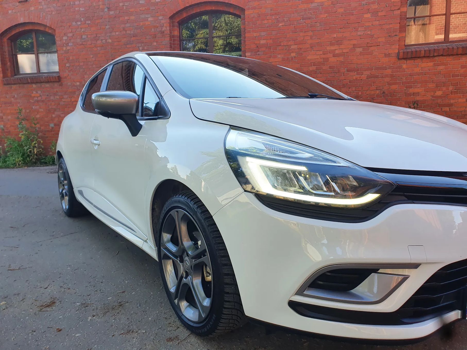Renault Clio * GT-line * Hands Free * GetHelp *