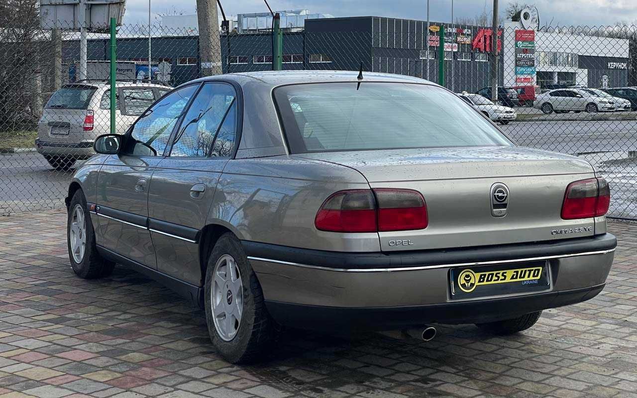 Opel Omega 1996 року