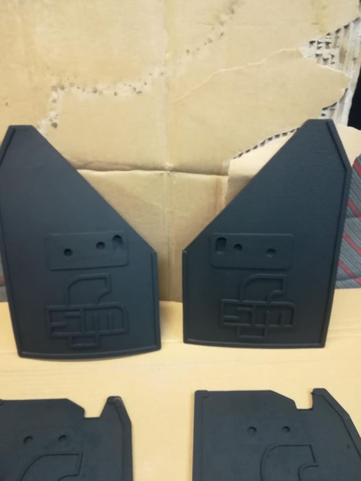 Fiat 126p chlapacze tylne FSM nowe lewy i prawy 2 sztuki