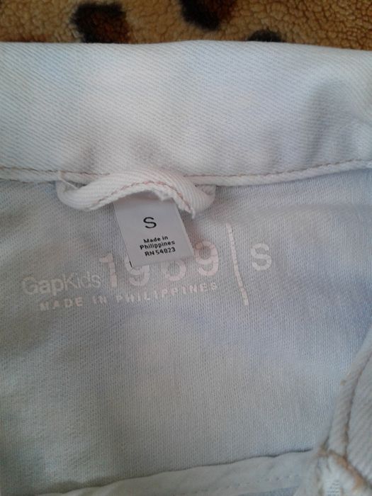 Gap шикарный светло-голубой джинсовый костюм девочке 4-6лет