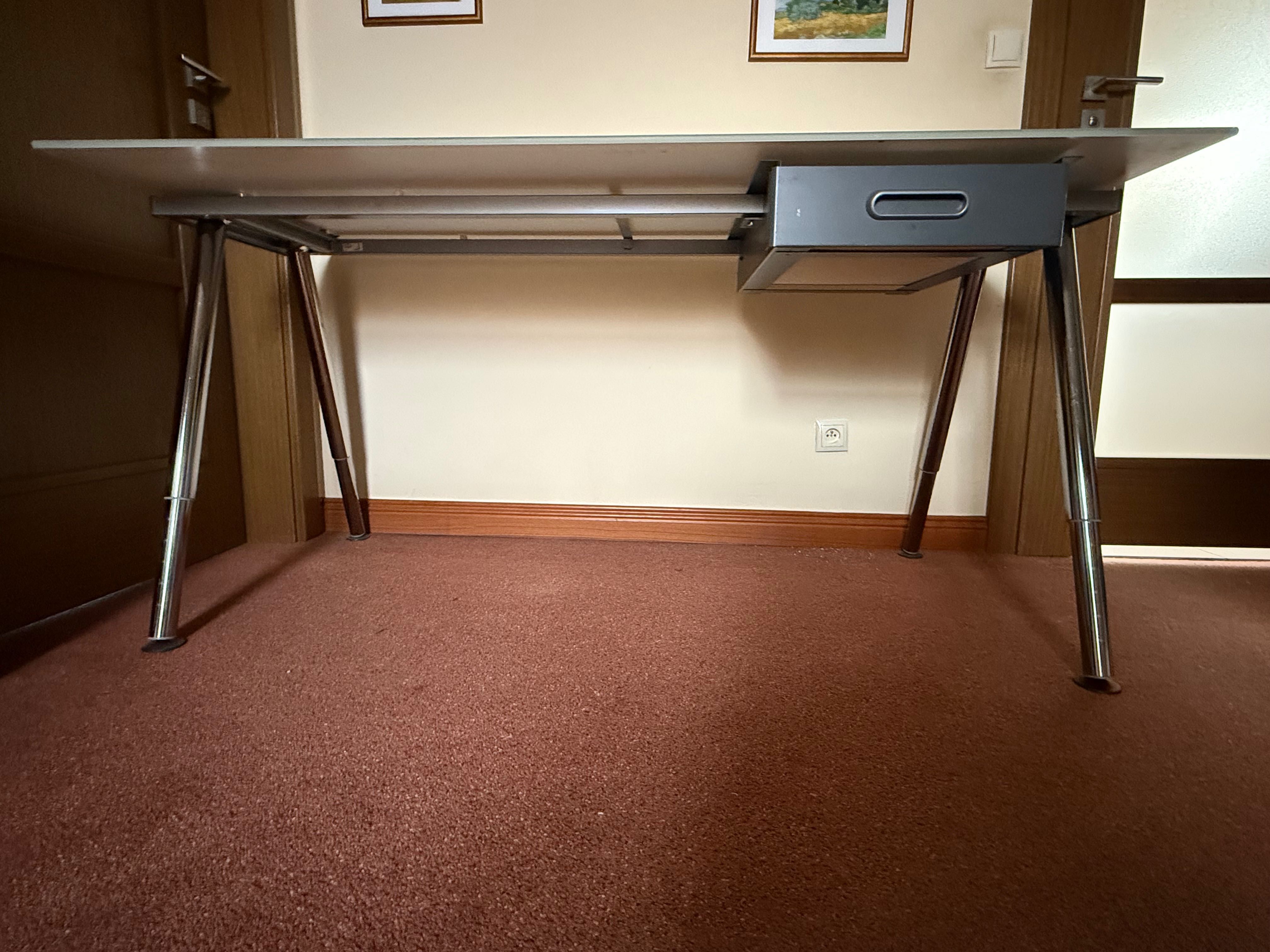 Biurko: białe szkło 160/80/1 cm, regulowana wysokość - IKEA