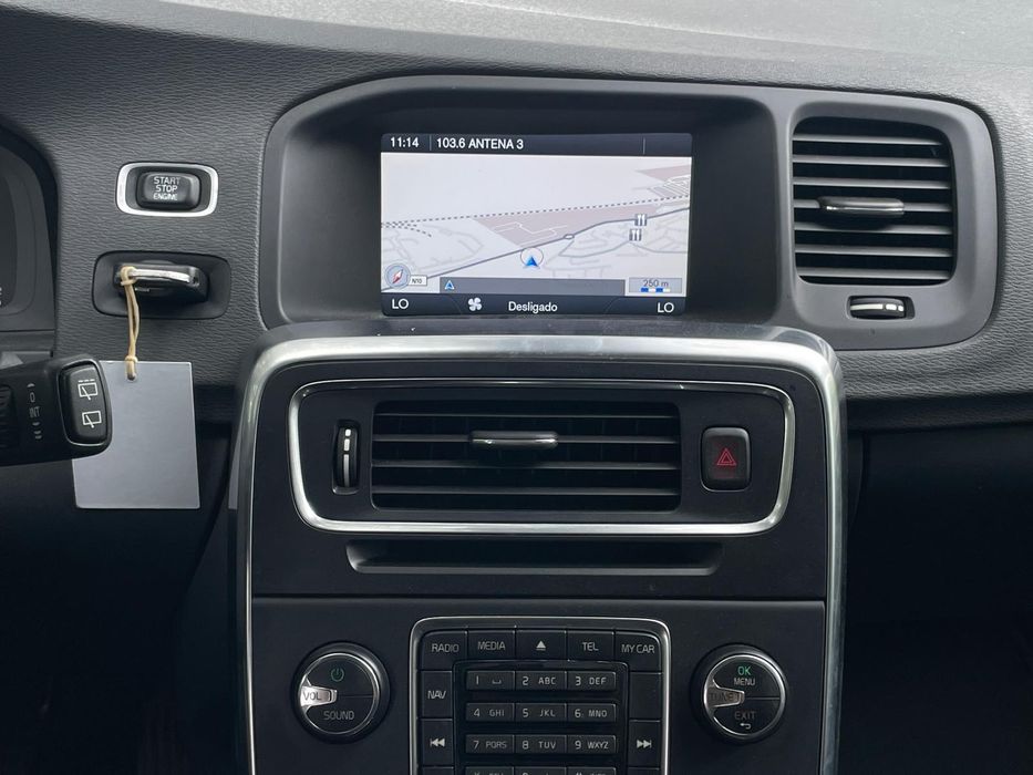 Volvo V60 D2 MOMENTUM