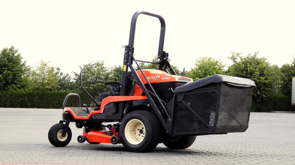 Traktor kosiarka KUBOTA GZD21 Wysoki Wysyp Zero Skręt (030601.5) Baras