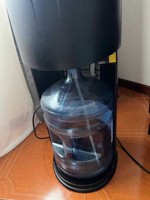 Vendo dispensador de água fria e quente