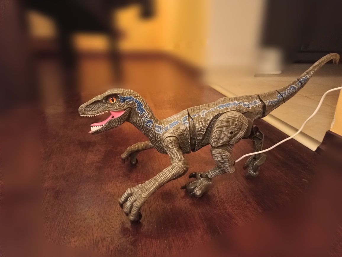 Dinozaur zdalnie sterowany welociraptor blue park jurassic world